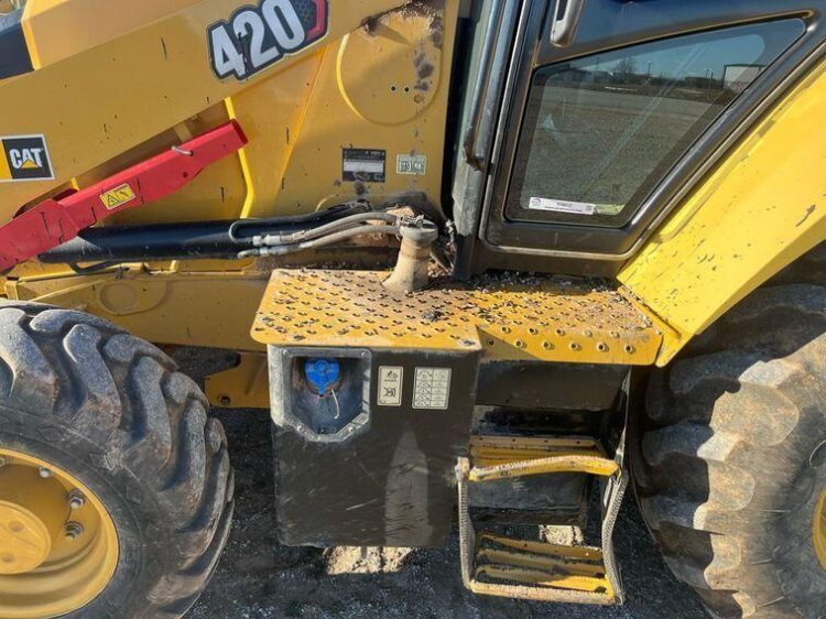 2021 Caterpillar 420ST HRC backhoe - Image 13