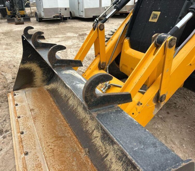 2022 JCB 3CX 15HFCE backhoe - Image 15