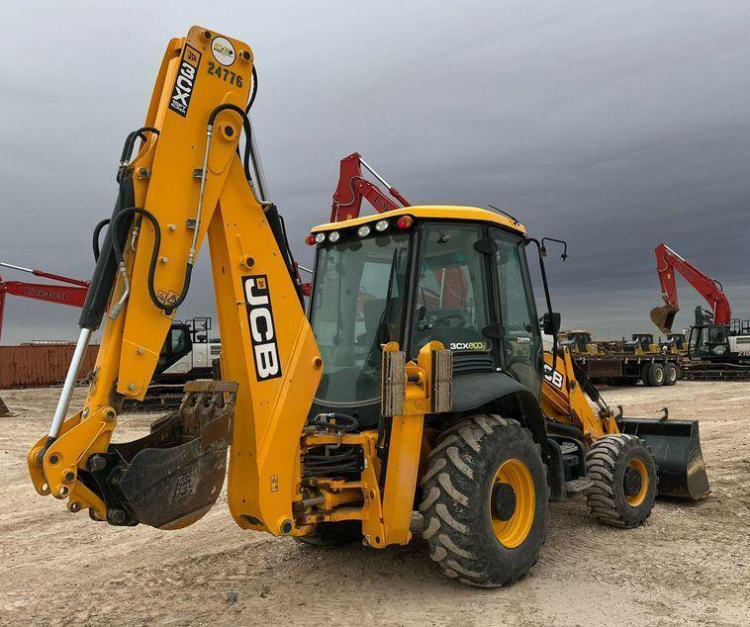 2022 JCB 3CX 15HFCE backhoe - Image 5